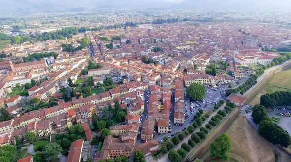 Veduta aerea della città antica di Lucca , — Foto Stock