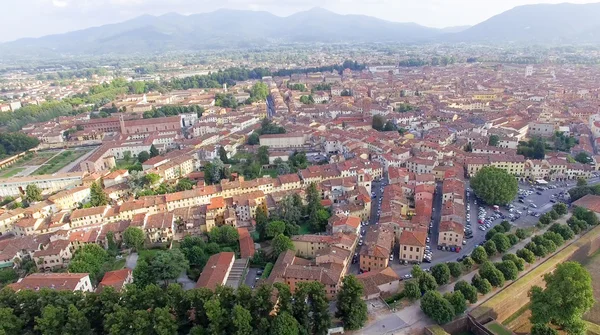 Lucca stadtpanorama, italien — Stockfoto