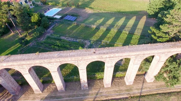 Ancien aqueduc à Lucques, Italie — Photo