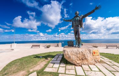 Domenico Modugno heykel Polignano, İtalya