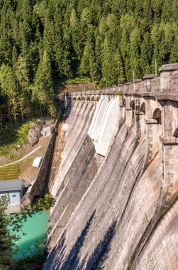 dağ Nehri üzerinde baraj