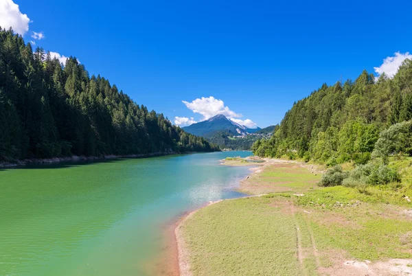 Lago en las montañas Dolomiti, Italia —  Fotos de Stock