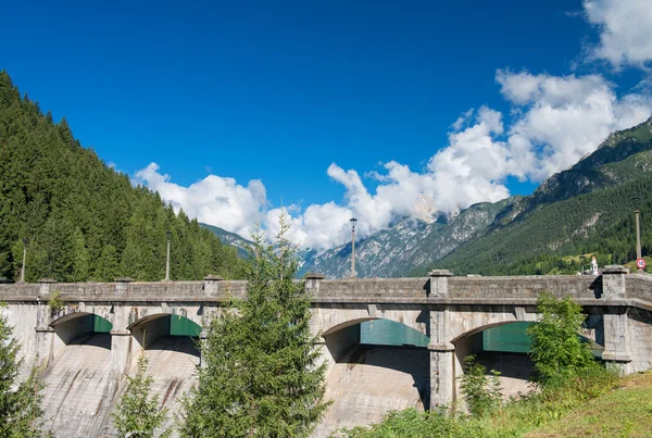 Dam on river in Alps — Stock Photo, Image