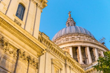 Gece Londra'da St Paul Katedrali