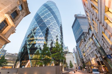 Londra'nın modern ve eski mimari