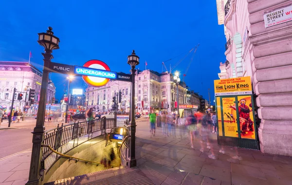 밤에 런던에 있는 섭정 거리 — 스톡 사진