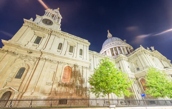 St Paul kathedraal op nacht - London - Verenigd Koninkrijk — Stockfoto