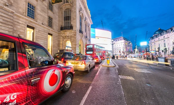 Regent Street em Londres à noite — Fotografia de Stock