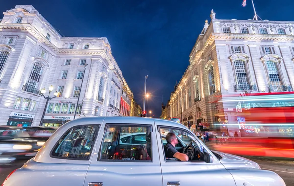 Regent Street i London på natten — Stockfoto