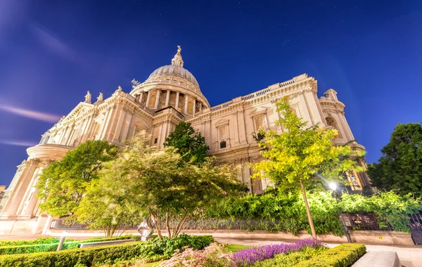 Catedral de São Paulo à noite - Londres — Fotografia de Stock