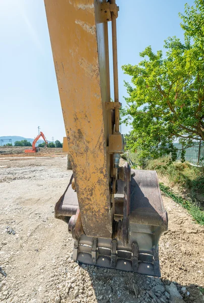 Escavadeira no canteiro de obras — Fotografia de Stock