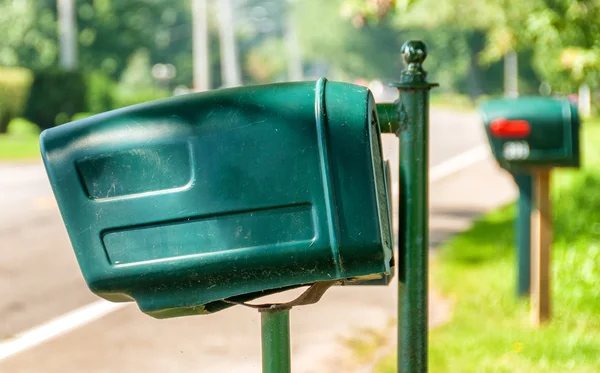 En rad med e-postlådor i en landsbygd — Stockfoto