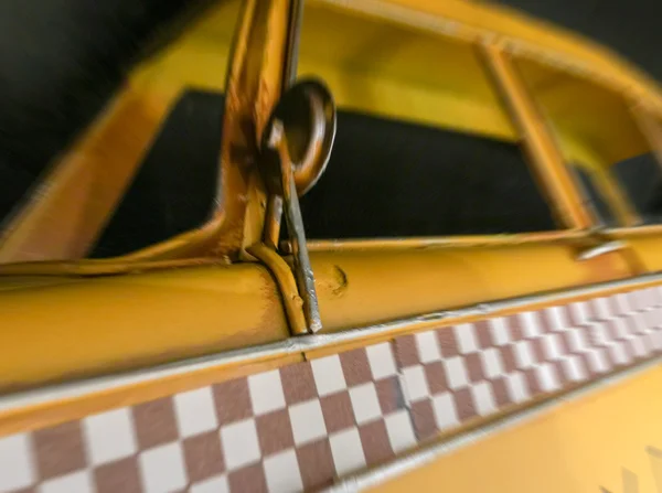 Blurred detail of checkered taxi — Stock Photo, Image