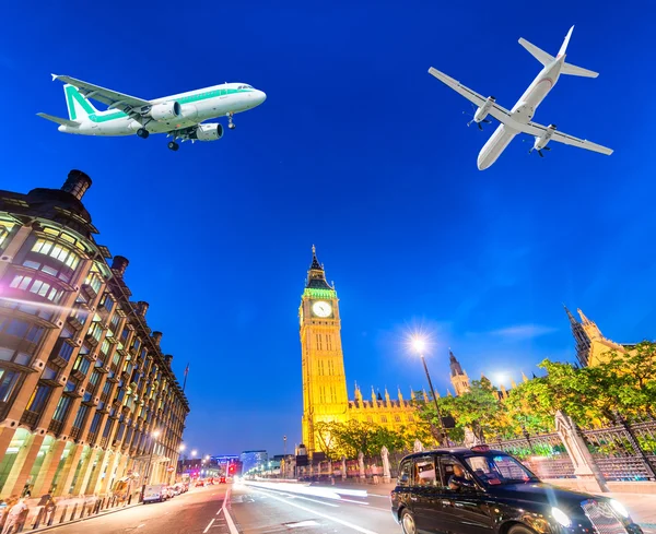 Aerei che atterrano a Londra — Foto Stock