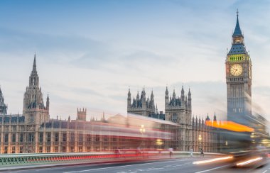 Londra'daki Westminster Bridge trafik