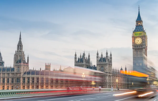 Trafic sur le pont Westminster à Londres — Photo