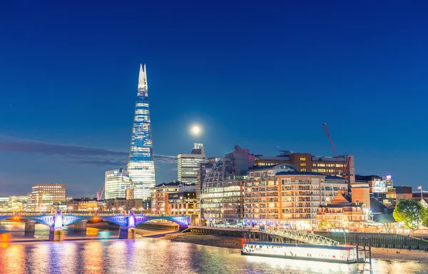 London buildings and Thames river — Stock Photo, Image