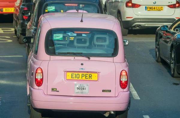 Taxi rosa en Londres — Foto de Stock