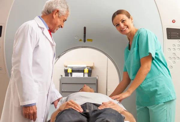 Patiënten die mri-scan — Stockfoto