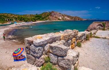Basilica St. Stefanos 'un Ege Denizi manzaralı tarihi kalıntıları.