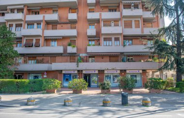 Firenze, İtalya - 7 Mart 2025: Floransa 'nın kenar mahallelerindeki sokaklar ve binalar.