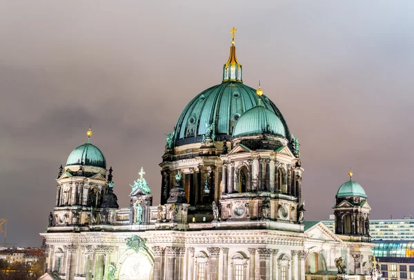 Katedra Berliner Dom w nocy — Zdjęcie stockowe