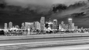 Miami Limanı 'ndan Miami' ye gece silueti.