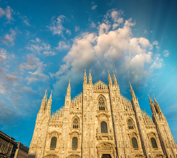 Cathédrale de Milan au coucher du soleil — Photo