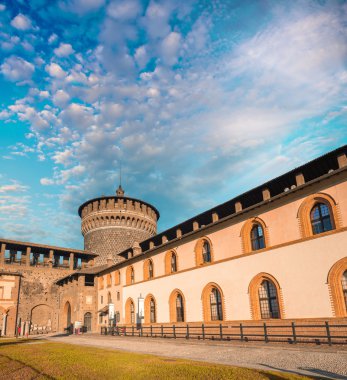 Milano 'daki Sforza kalesi