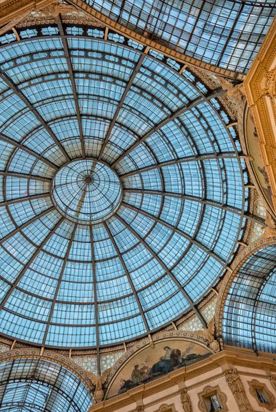 Galleria vittorio emanuele в мілані — стокове фото