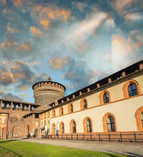 Milano 'daki Sforza kalesi — Stok fotoğraf