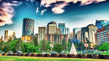 Calgary gökdelenleri üzerinde günbatımı, Alberta.