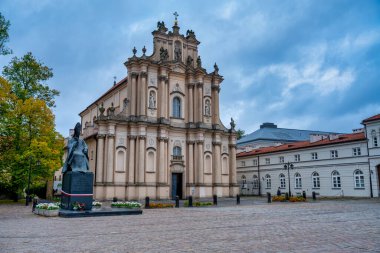 Varşova 'daki Başkanlık Sarayı' nın tarihi mimari ve kentsel çevresinin manzarası..