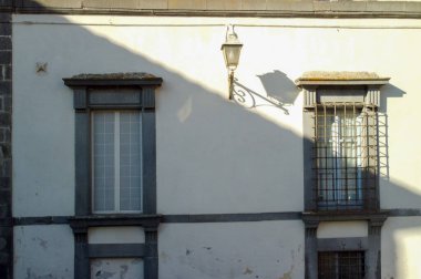 Orvieto, orta İtalya 'nın ortaçağ kasabası. İnsansız hava aracından inanılmaz hava görüntüsü