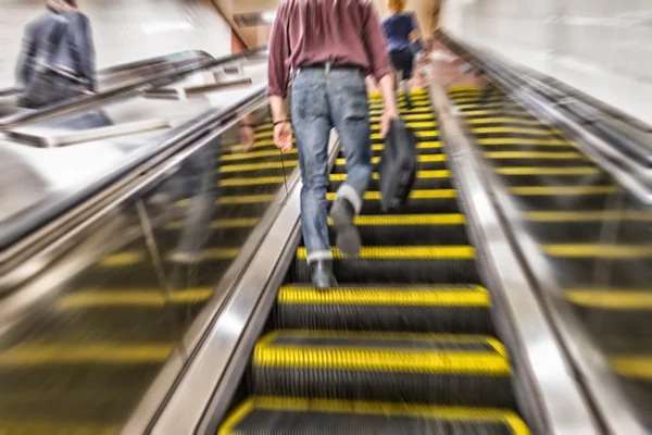 Gente en movimiento rápido —  Fotos de Stock