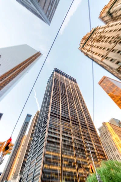 Mrakodrapy Manhattanu pod zobrazení — Stock fotografie