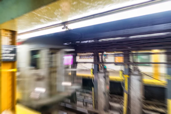 在纽约的地铁列车 — 图库照片