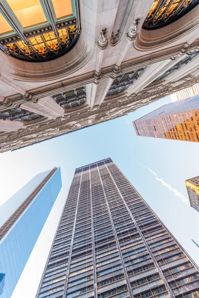 Vieux et nouveaux gratte-ciel de New York — Photo