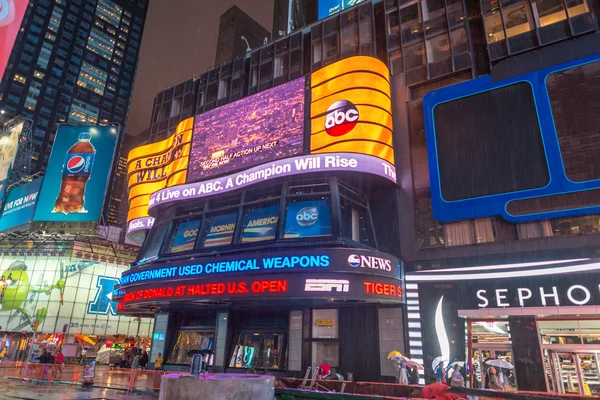 ニューヨークのタイムズスクエアのイルミネーション — ストック写真