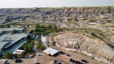 Royal Tyrrell Müzesi 'nin park alanındaki Midland İl Parkı' nın hava görüntüsü, Alberta.