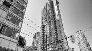 Vancouver, Kanada - 9 Ağustos 2017: Güneşli bir günde Vancouver Binaları.