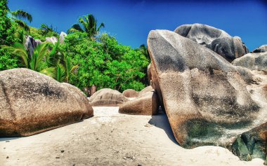 Seyşeller Takımadası 'ndaki La Digue Adası' nın muhteşem manzarası.
