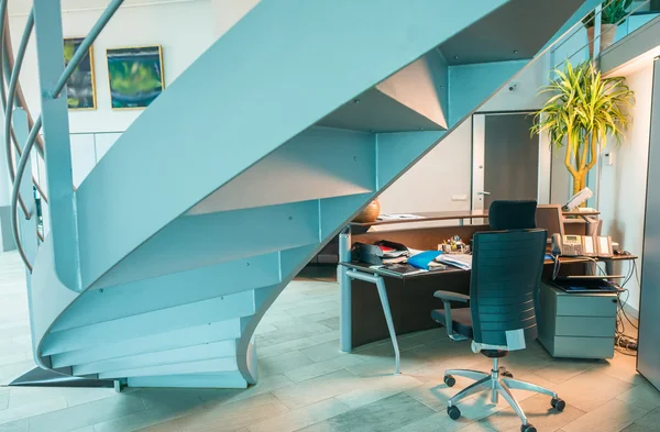 Intérieur de bureau avec mobilier moderne — Photo