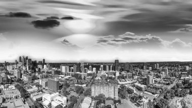 Perth Skyline, Batı Avustralya. Şehir siluetinin güzel panoramik hava manzarası.