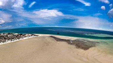 Maymun Mia Batı Avustralya 'nın panoramik hava görüntüsü turkuaz sular ve kumlu plajlar sergiliyor.