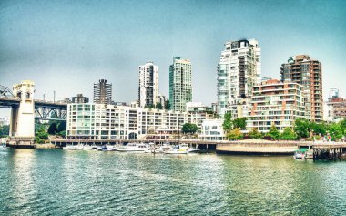 Vancouver, Kanada - 10 Ağustos 2017: Güneşli bir yaz gününde Granville Adası manzarası