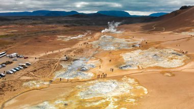 Myvatn, İzlanda. Hver - Namafjall Jeotermal Alanındaki Kaplıcaların Hava Görünümü.