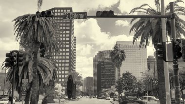 New Orleans 'ın sokakları gündüz faaliyetleri ve şehir mimarisi ile dolup taşıyor..