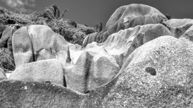 Seyşeller Takımadası 'ndaki La Digue Adası' nın muhteşem manzarası.