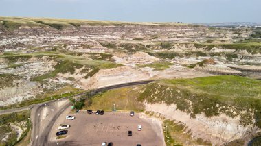 Royal Tyrrell Müzesi 'nin park alanındaki Midland İl Parkı' nın hava görüntüsü, Alberta.